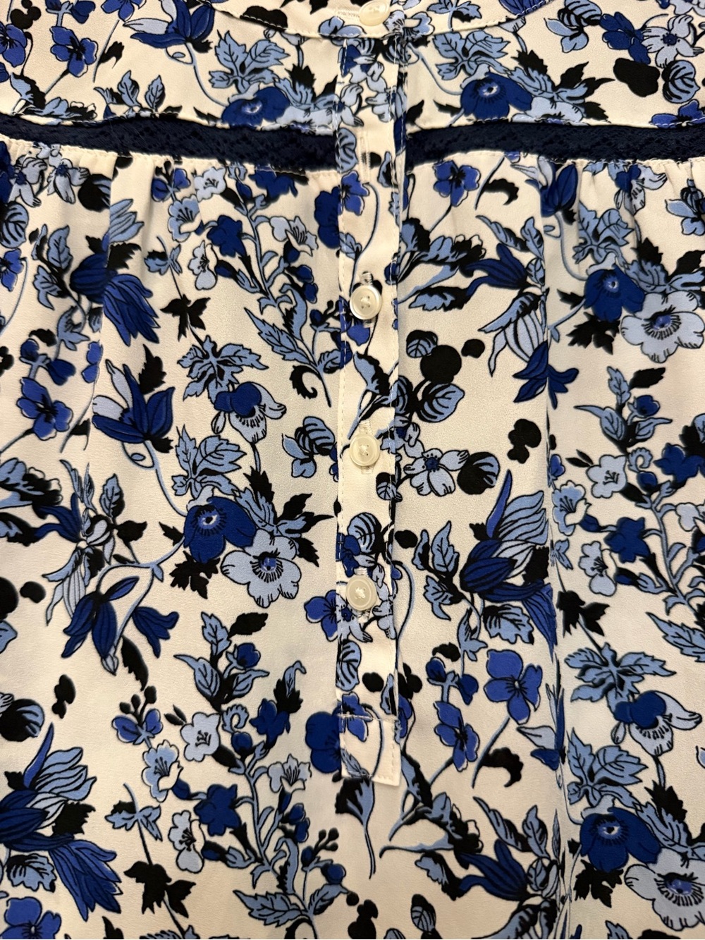 Talbots Blue and Cream Lace Embroidered Trim Floral Blouse Sz Large - Picture 5 of 17